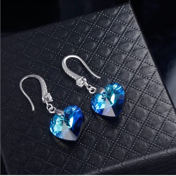 🌺NIB 18K White Gold Plated Austrian Heart Fish Hook Earrings🌺 - Picture 14 of 15